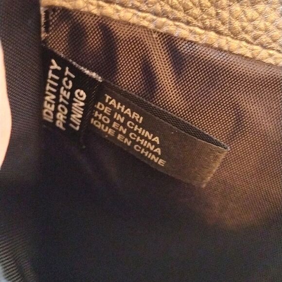 Tahari Metallic Silver Vegan Protective Lining 8" Trifold Wallet Clutch - Picture 11 of 15